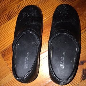 White Mountain Black Women’s Clogs